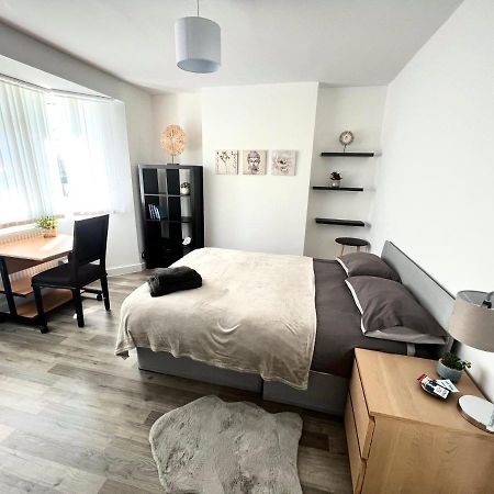 Modern Double Room With Fire Tv London Ngoại thất bức ảnh
