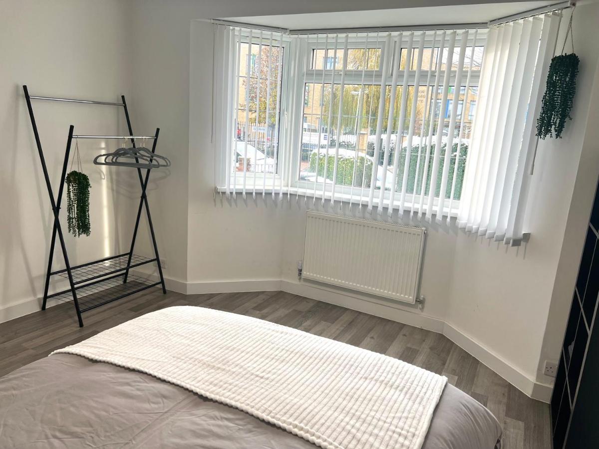 Modern Double Room With Fire Tv London Ngoại thất bức ảnh