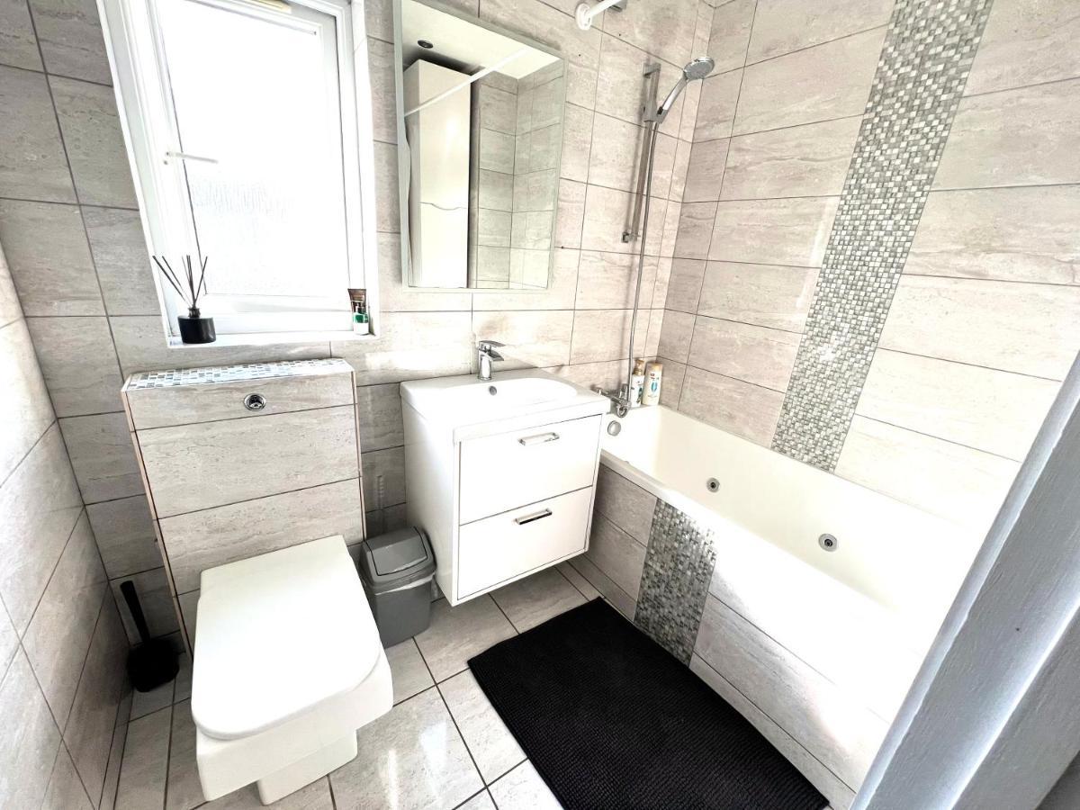 Modern Double Room With Fire Tv London Ngoại thất bức ảnh