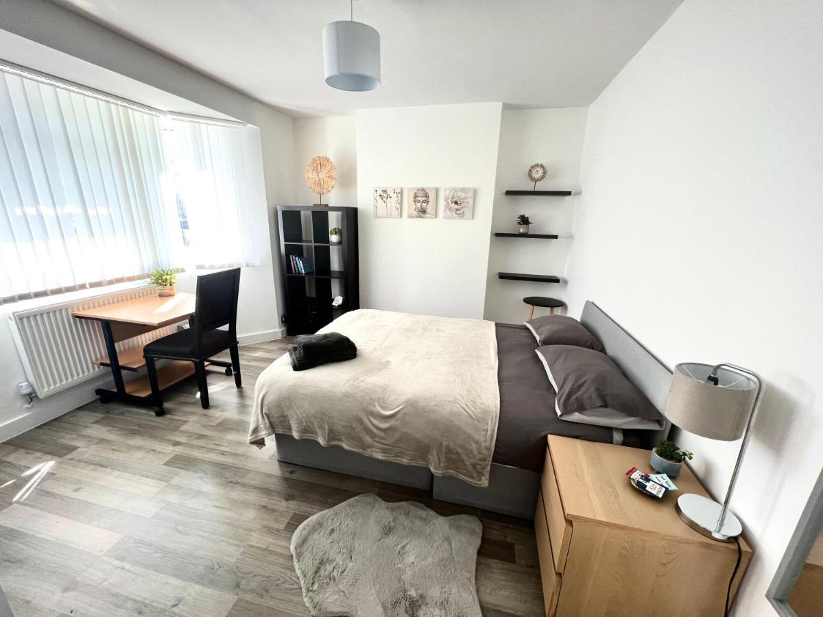 Modern Double Room With Fire Tv London Ngoại thất bức ảnh